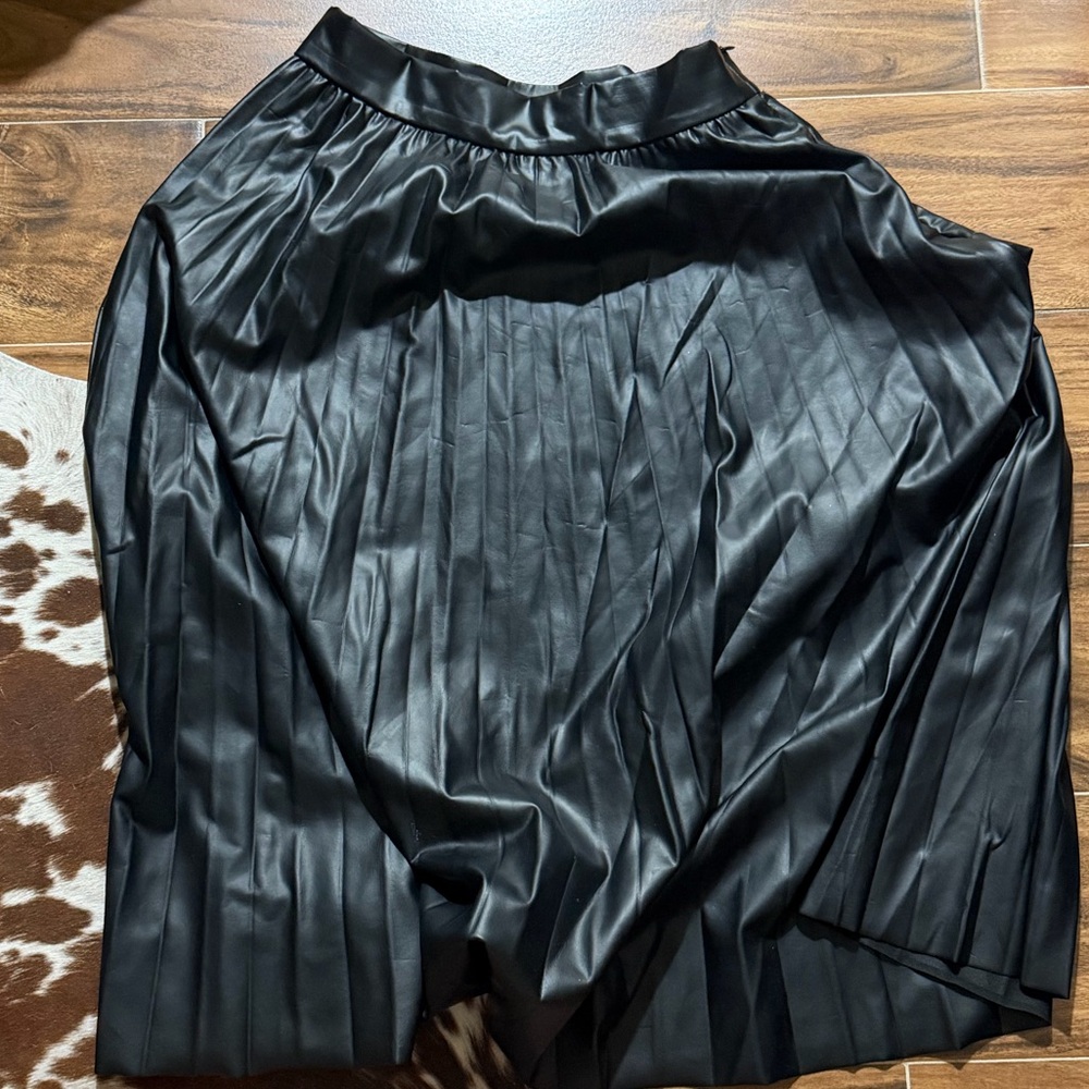 Elegant Black Pleated Skirt